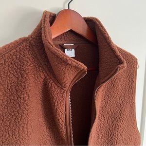 Aritzia TNA Bigfoot Polar Zip Vest Cognac Size M